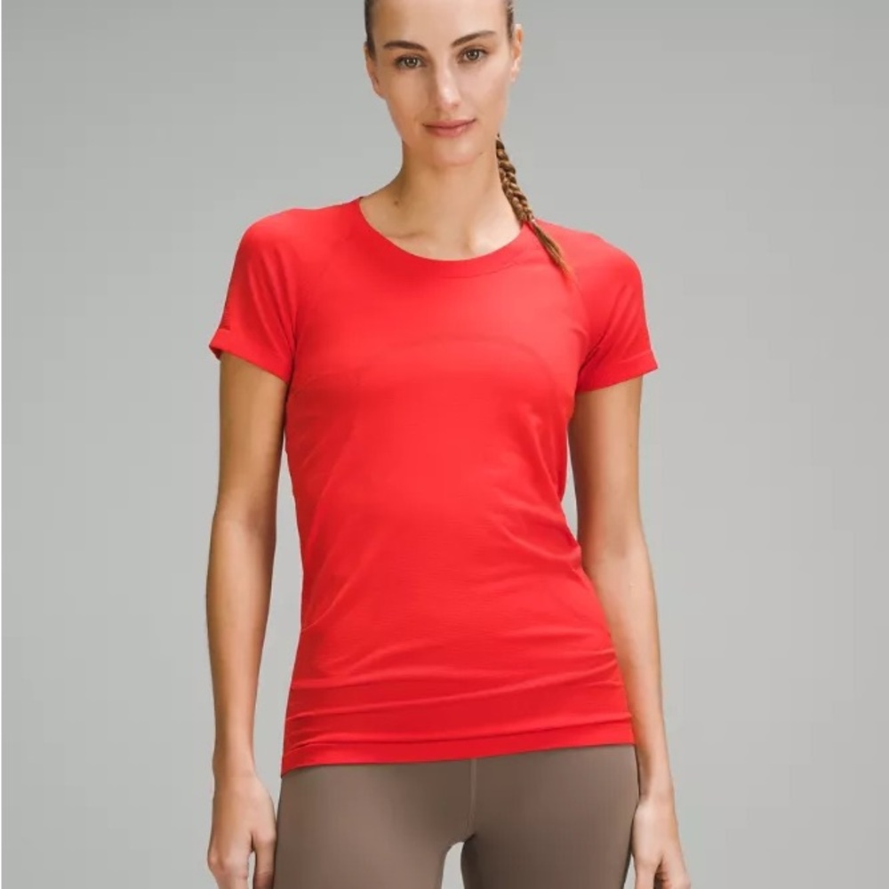 Lululemon Swiftly Tech Short Shirt 2.0 in Hot Heat size 6